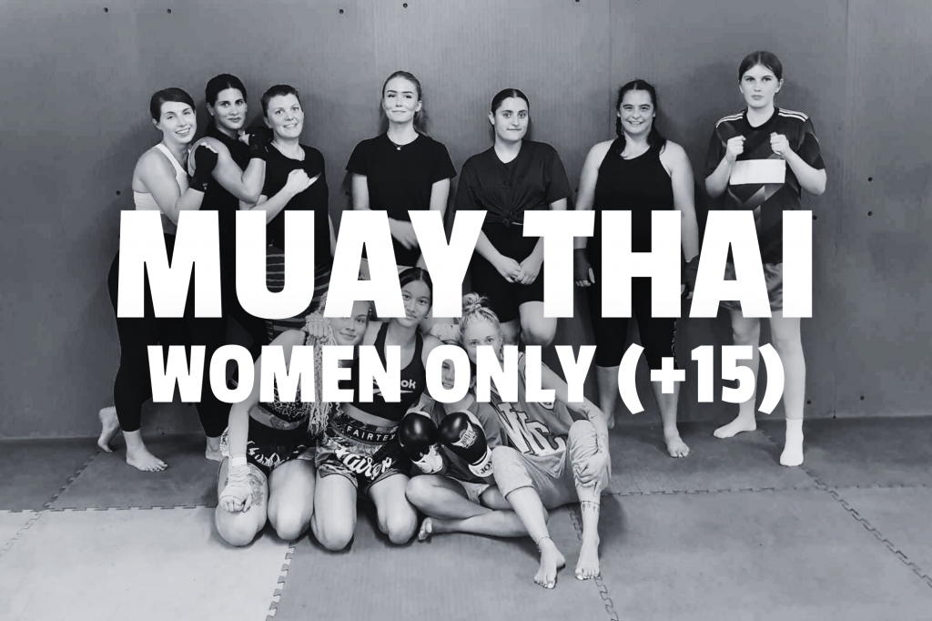 Foto med hold af kvinder til Muay Thai